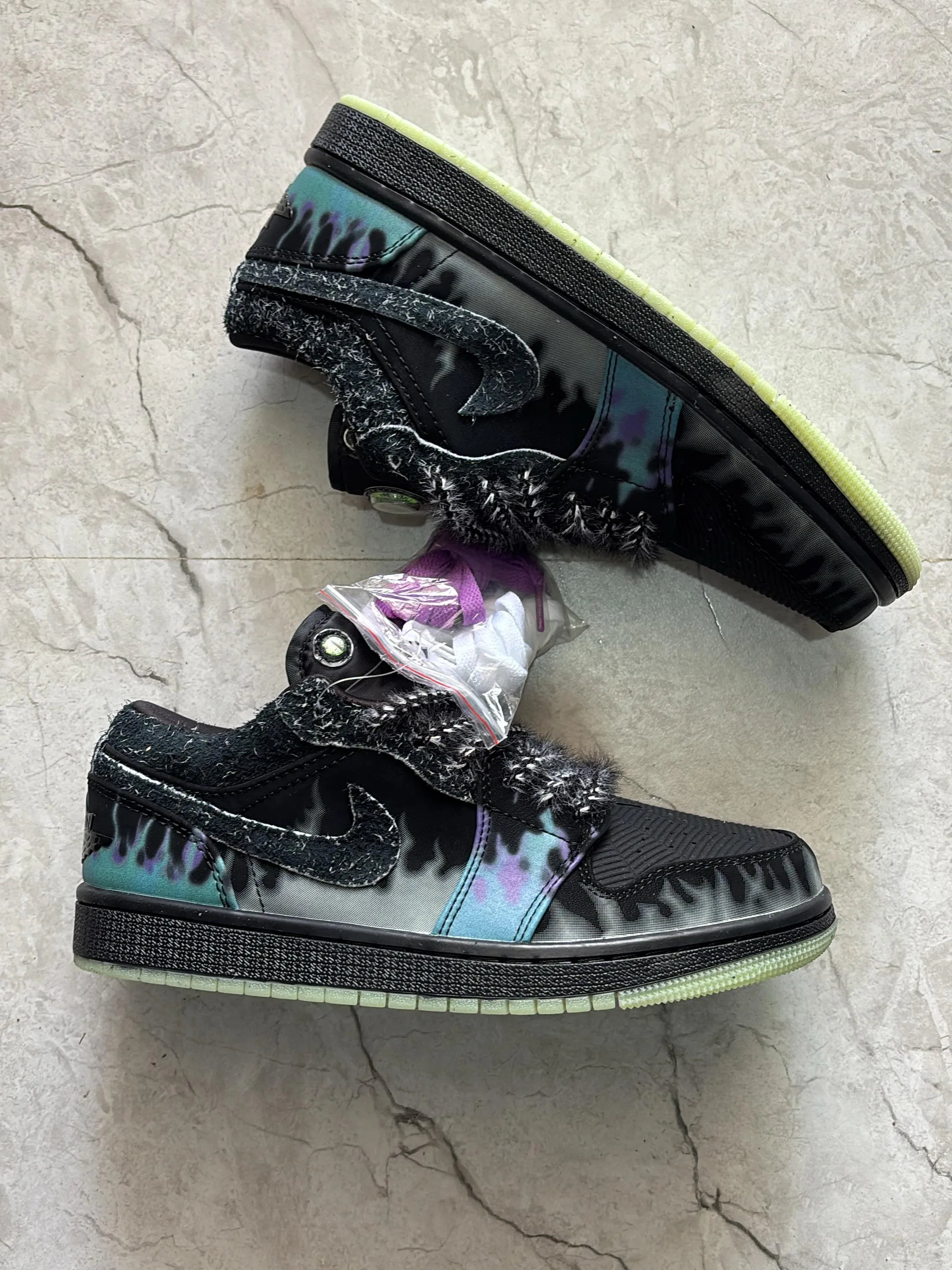 Air jordan one low fortune fly glow in dark (View 2)