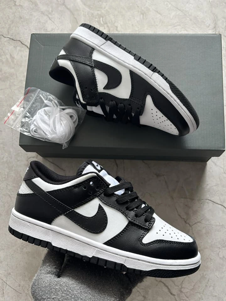 Nike SB dunk panda  (View 2)